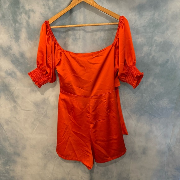 Nasty gal romper • tie front • puff sleeves • zips on side of hip • size 6 - Picture 8 of 9